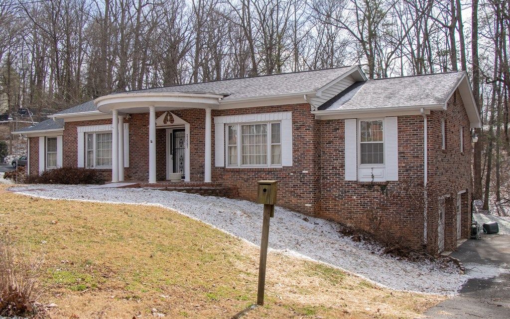 Photo of 21587 Plantation Rd, Bristol, VA 24202 (MLS # 105938)