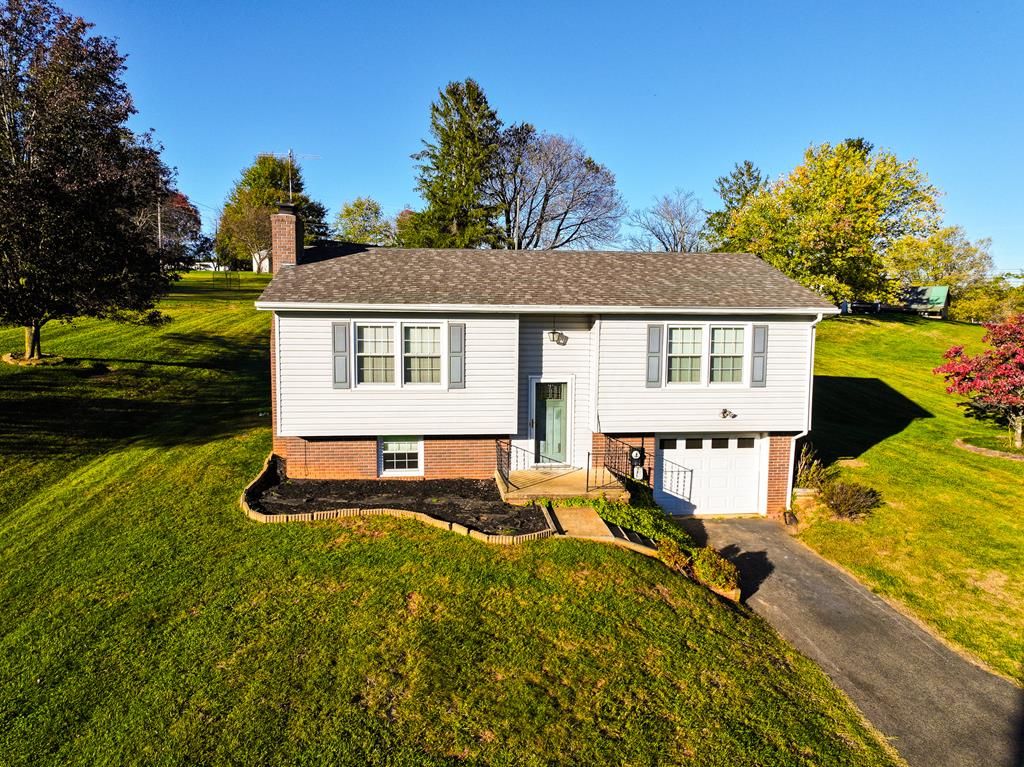 Photo of 107 Rhudy St, Galax, VA 24333 (MLS # 103896)
