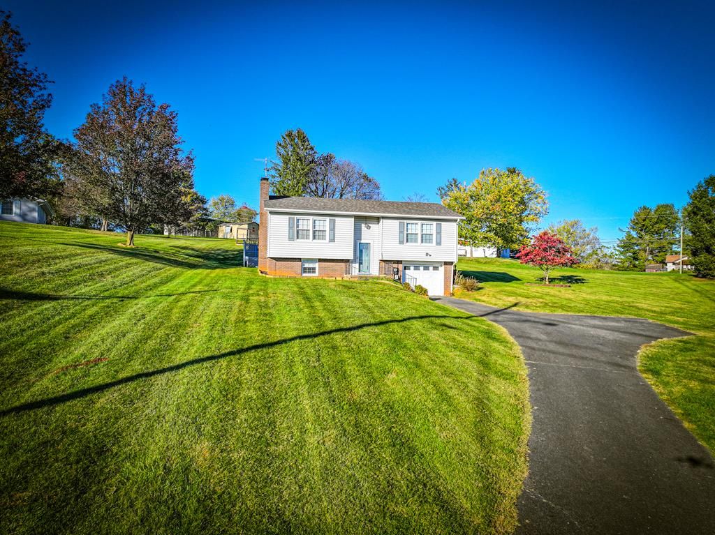 Photo of 107 Rhudy St, Galax, VA 24333 (MLS # 103896)