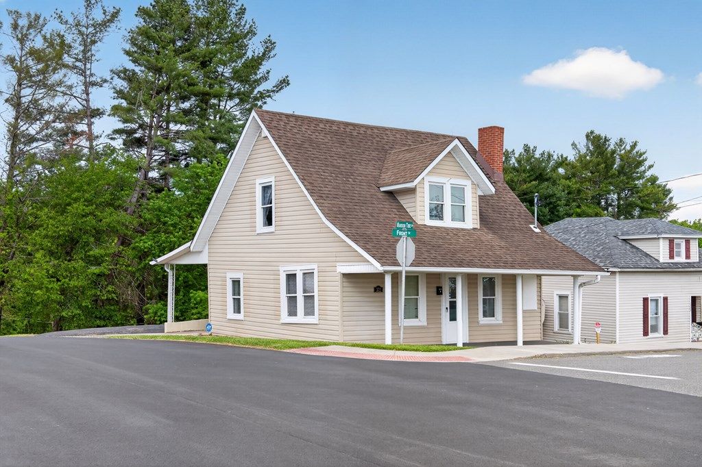 Photo of 312 Front St, Galax, VA 24333 (MLS # 109960)