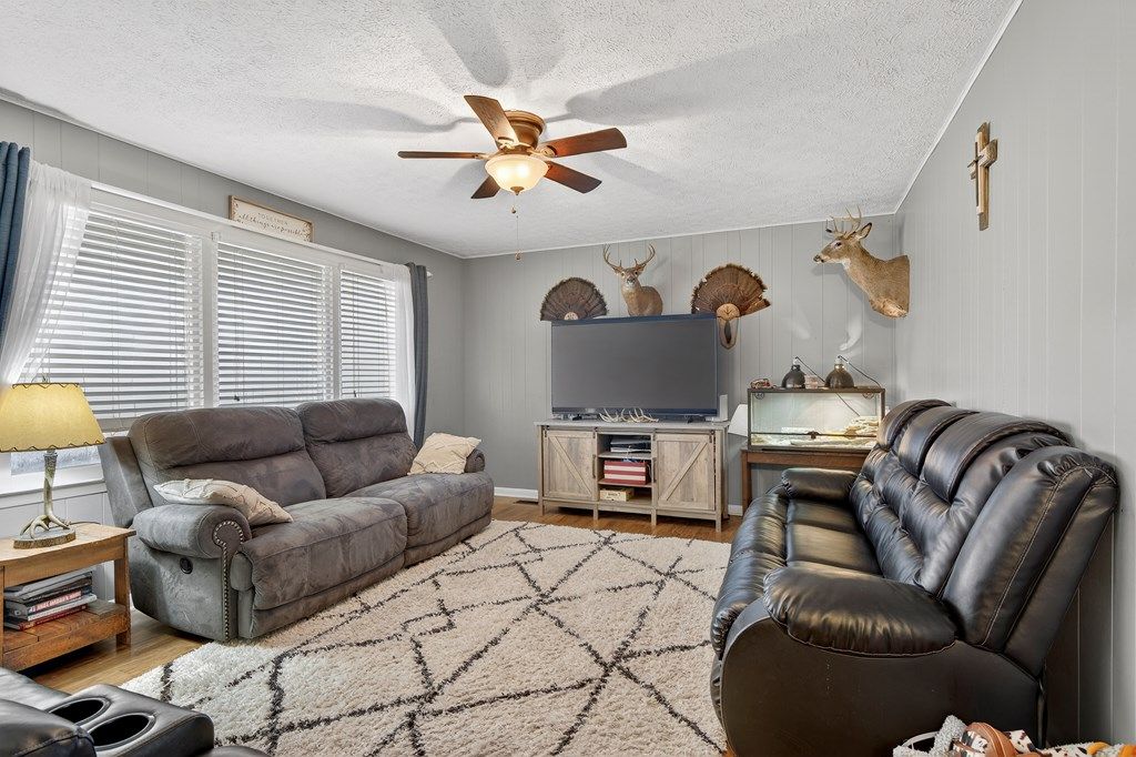 Photo of 19324 Woodland Hills Rd, Abingdon, VA 24210 (MLS # 109155)