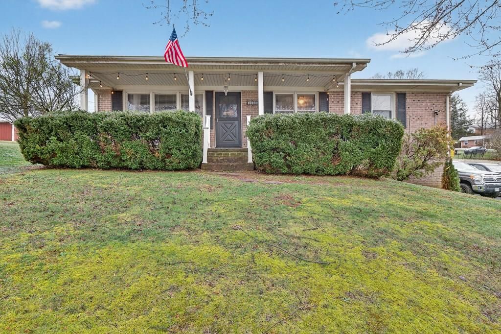 Photo of 19324 Woodland Hills Rd, Abingdon, VA 24210 (MLS # 109155)