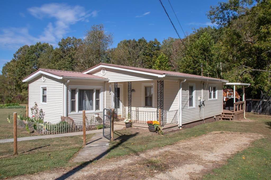 Photo of 501 Sharps Creek Road, Bristol, TN 37620 (MLS # 103719)