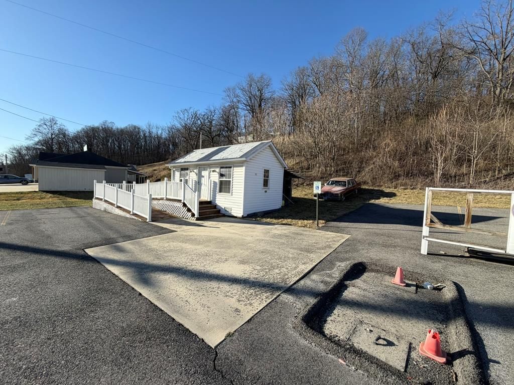 Photo of 602 E Lee Highway, Wytheville, VA 24382 (MLS # 105900)