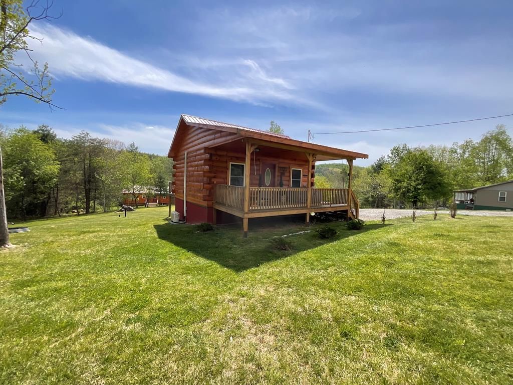 Photo of 3429 Chantilly Dr, Fancy Gap, VA 24328 (MLS # 109992)