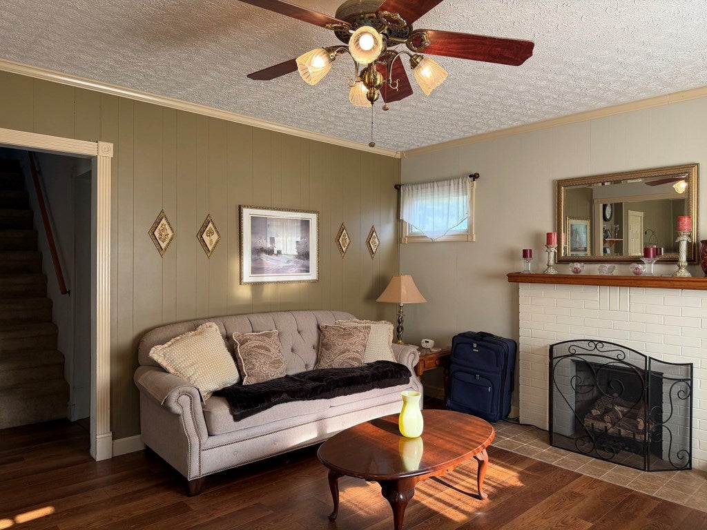 Photo of 119 Royal St, Richlands, VA 24641 (MLS # 111155)