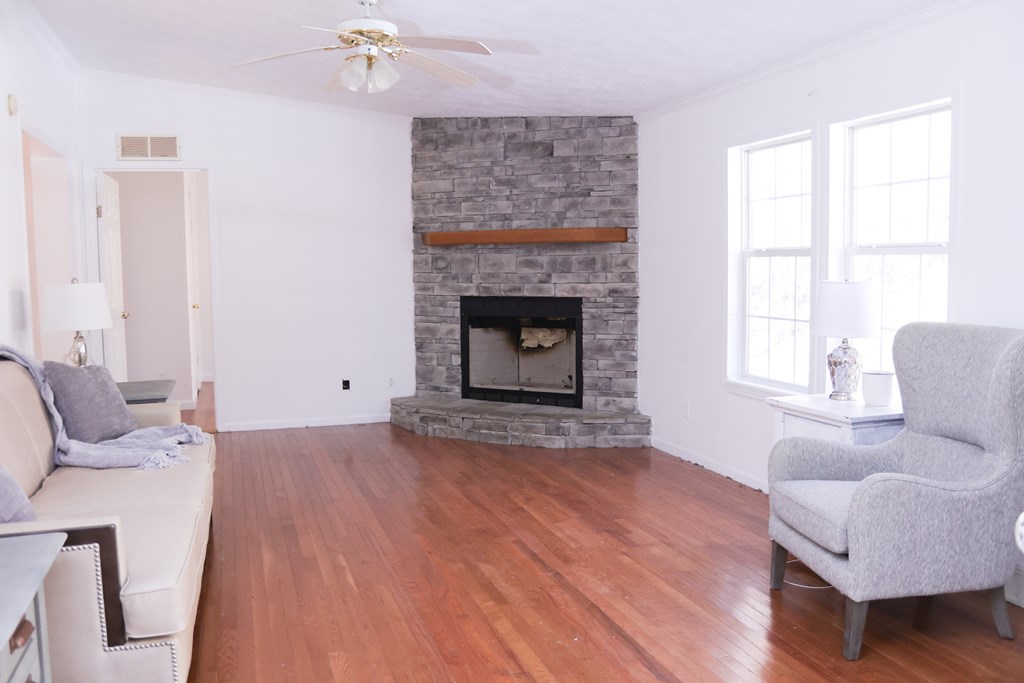 Wytheville, Virginia 24382, United States, 4 Bedrooms Bedrooms, ,2 BathroomsBathrooms,Residential,Active,13062