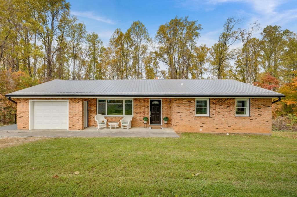 Photo of 1111 Copper Ridge Rd, Castlewood, VA 24224 (MLS # 104170)