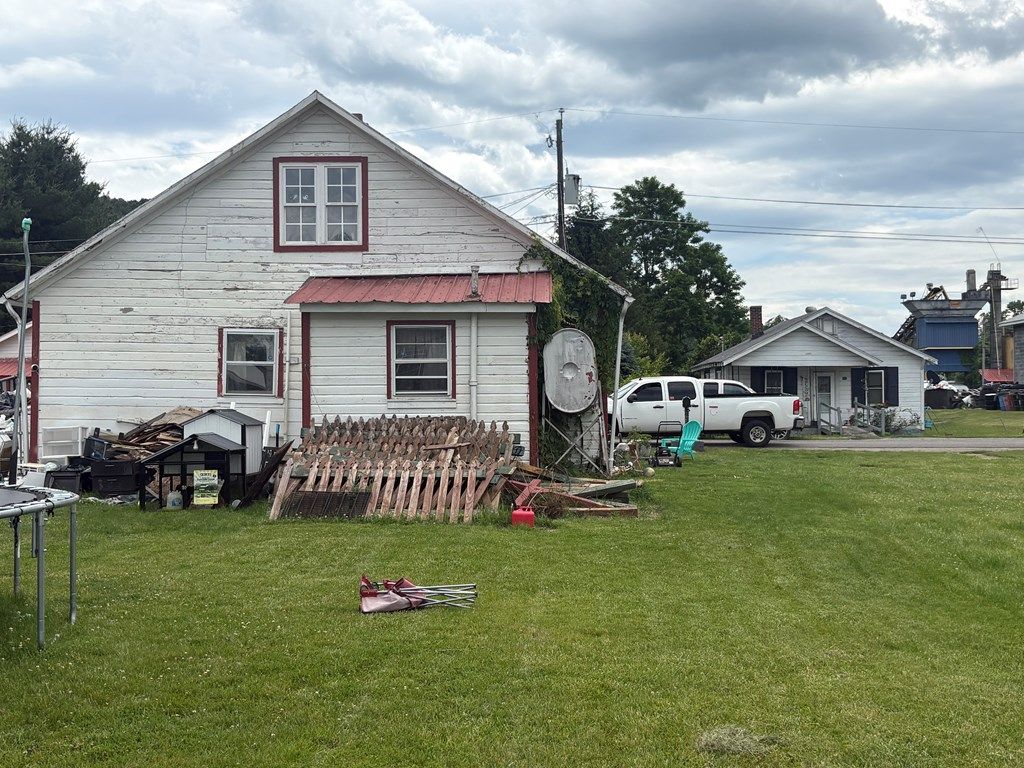 Photo of 106 Riverside Drive, Galax, VA 24333 (MLS # 110377)