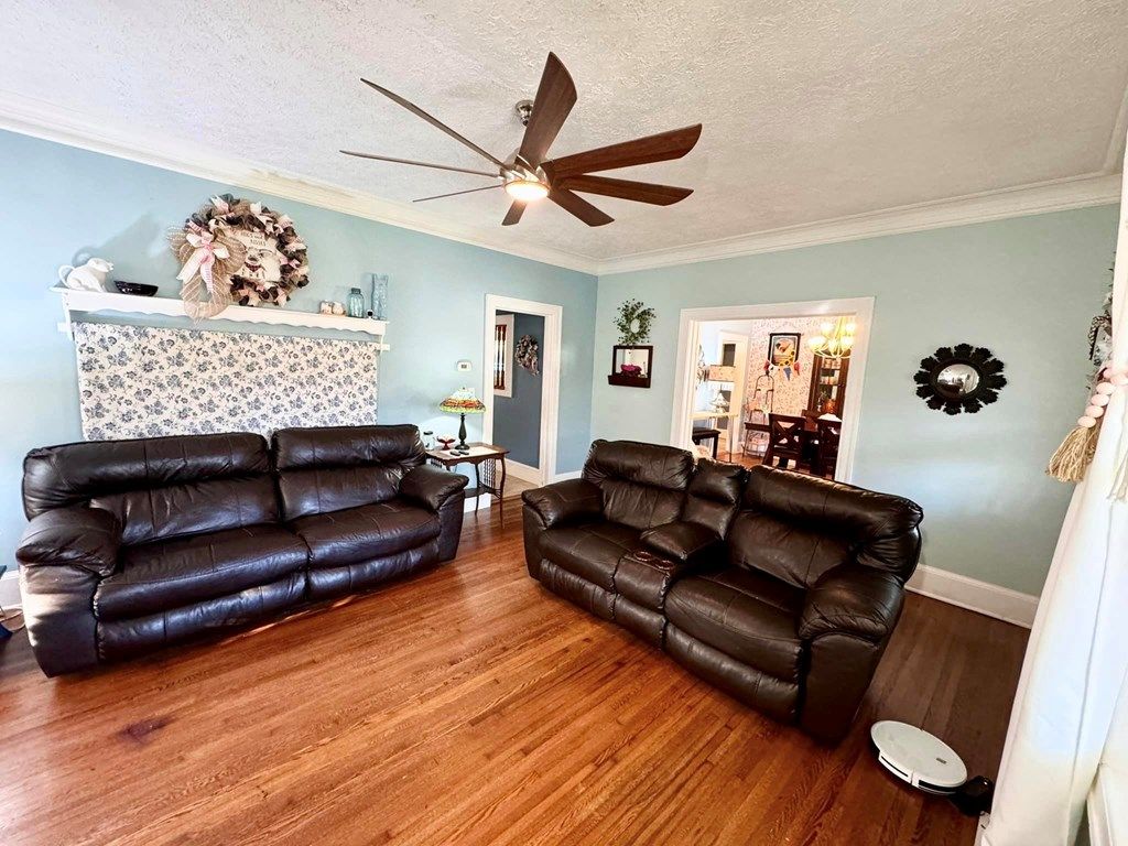 Photo of 219 Jeffersonville St, Tazewell, VA 24651 (MLS # 103869)