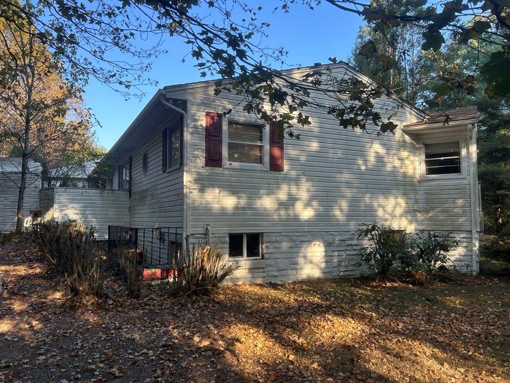 Photo of 414 Windsor Street, Bluefield, VA 24605 (MLS # 103520)