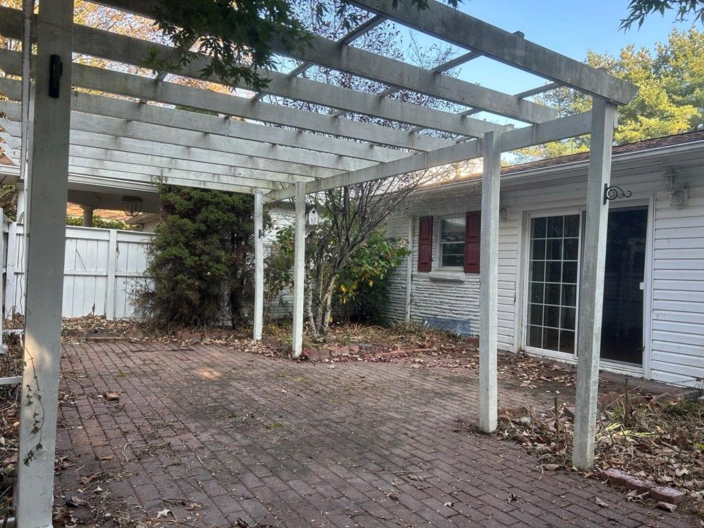 Photo of 414 Windsor Street, Bluefield, VA 24605 (MLS # 103520)