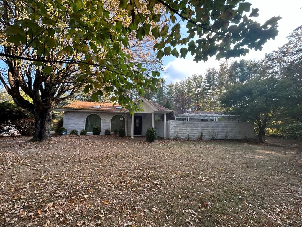 Photo of 414 Windsor Street, Bluefield, VA 24605 (MLS # 103520)