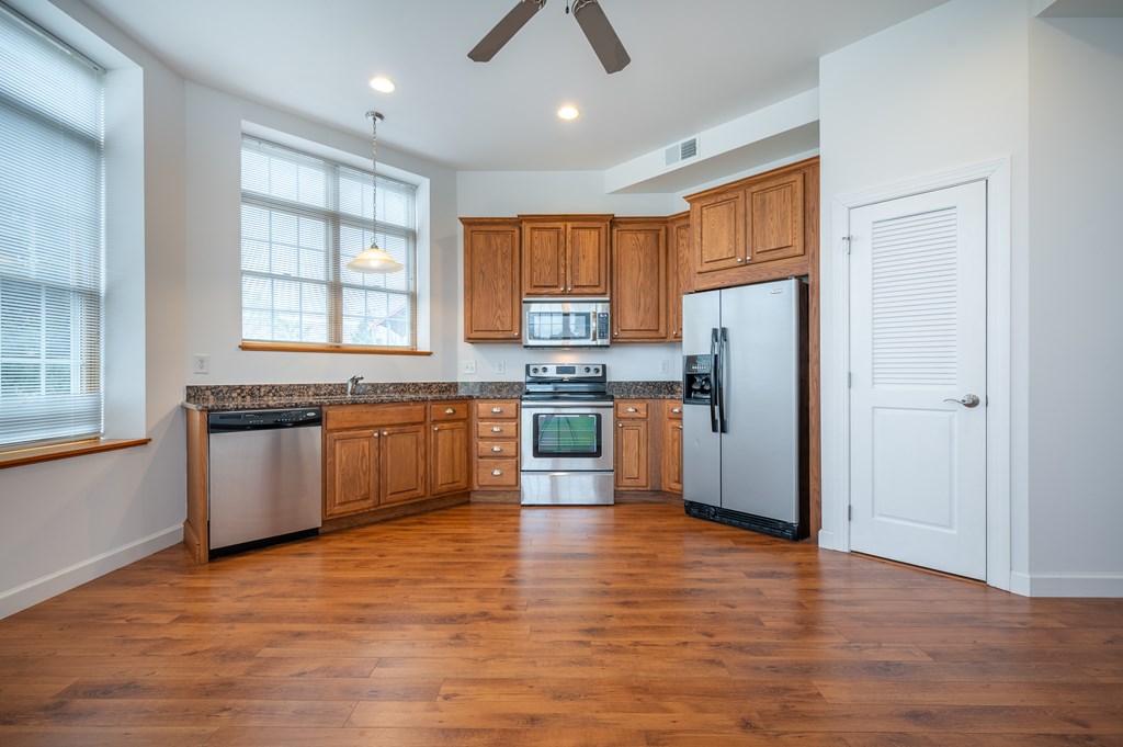 Wytheville, Virginia 24382, United States, 1 Bedroom Bedrooms, ,1 BathroomBathrooms,Residential,Contingent,109248