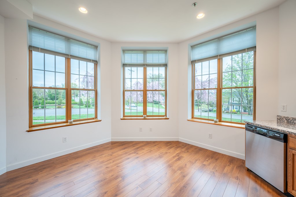 Wytheville, Virginia 24382, United States, 1 Bedroom Bedrooms, ,1 BathroomBathrooms,Residential,Contingent,109248