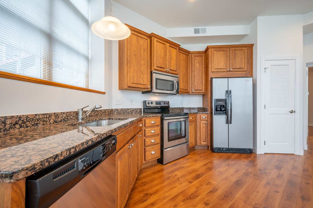 Wytheville, Virginia 24382, United States, 1 Bedroom Bedrooms, ,1 BathroomBathrooms,Residential,Contingent,109248