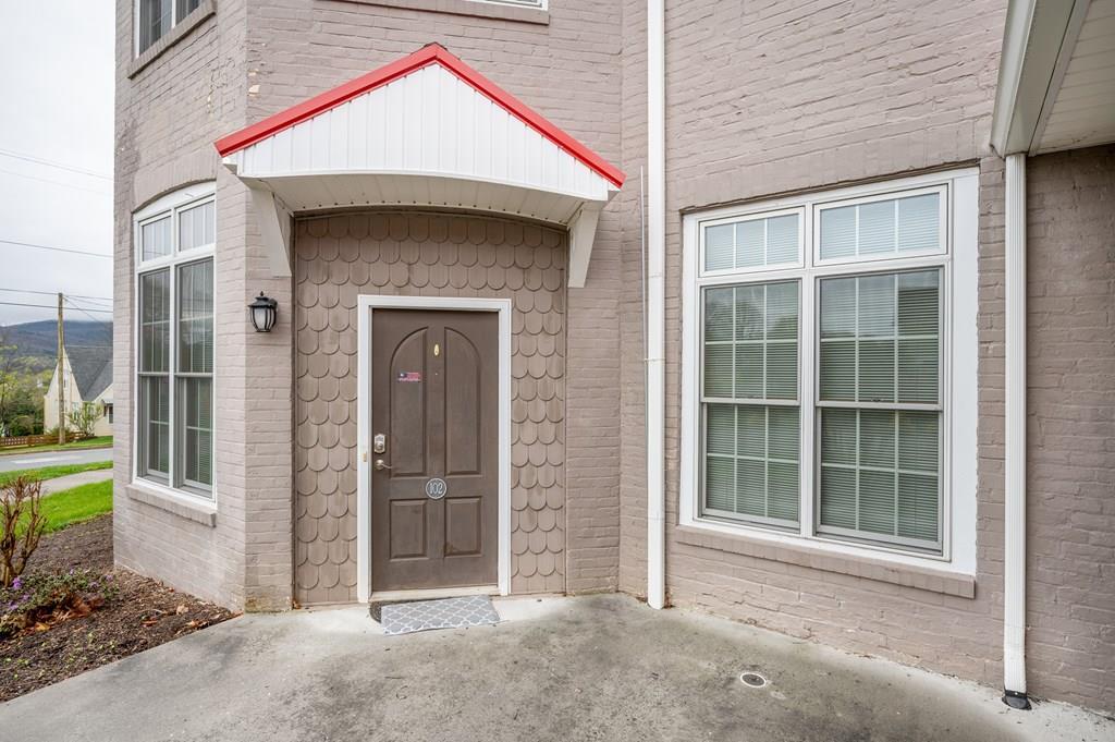 Wytheville, Virginia 24382, United States, 1 Bedroom Bedrooms, ,1 BathroomBathrooms,Residential,Contingent,109248