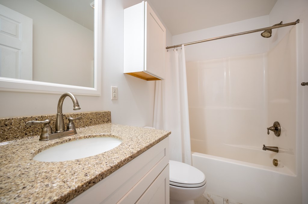 Wytheville, Virginia 24382, United States, 1 Bedroom Bedrooms, ,1 BathroomBathrooms,Residential,Contingent,109248