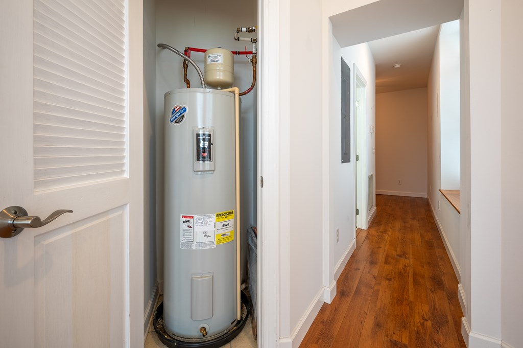 Wytheville, Virginia 24382, United States, 1 Bedroom Bedrooms, ,1 BathroomBathrooms,Residential,Contingent,109248