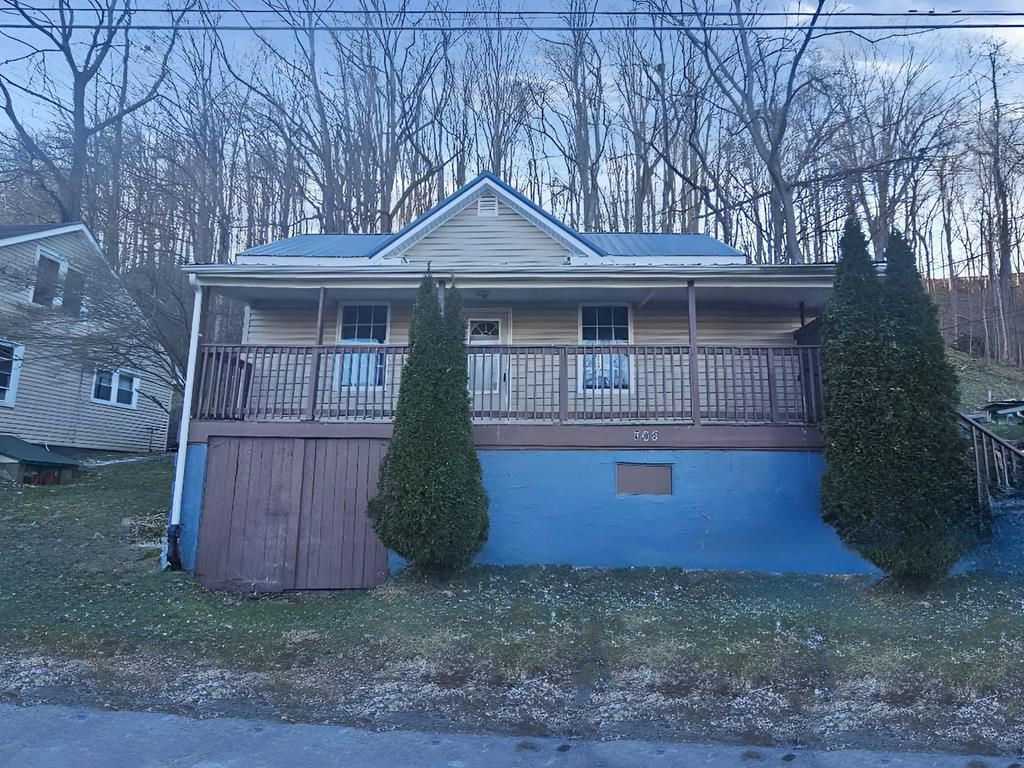 Photo of 708 Spruce St, Marion, VA 24354 (MLS # 104662)