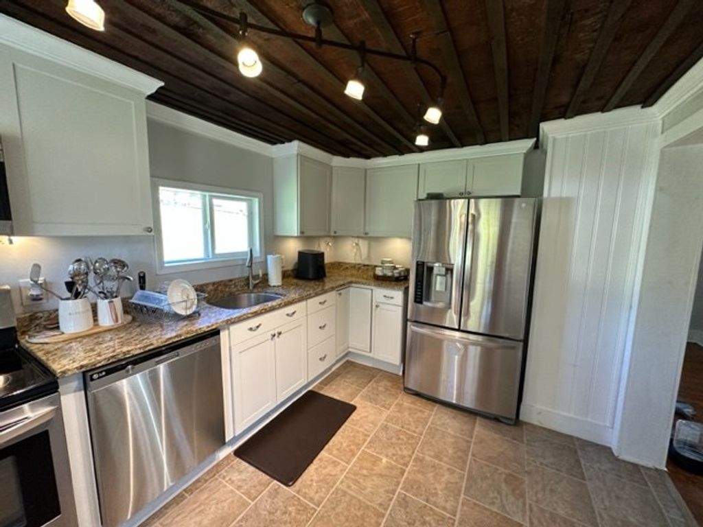 Photo of 28 Flatridge Rd, Troutdale, VA 24378 (MLS # 103847)