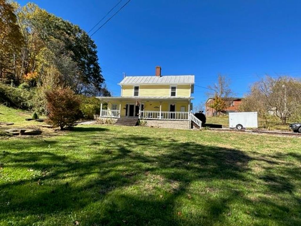 Photo of 28 Flatridge Rd, Troutdale, VA 24378 (MLS # 103847)