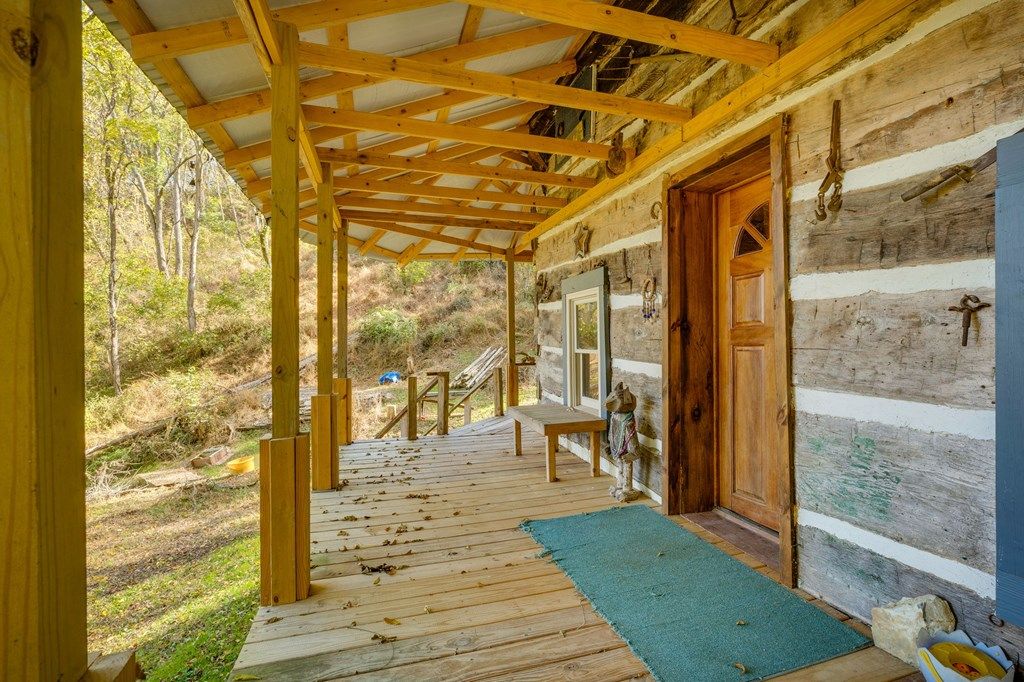 Photo of 10158 River Mountain Rd, Lebanon, VA 24266 (MLS # 103820)