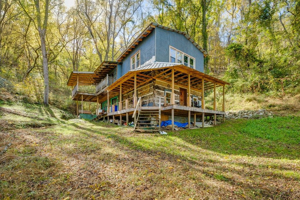 Photo of 10158 River Mountain Rd, Lebanon, VA 24266 (MLS # 103820)