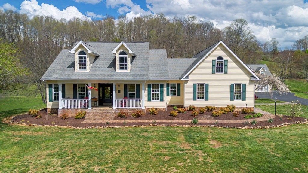 Photo of 4457 Swinging Bridge Rd, Mendota, VA 24270 (MLS # 109519)