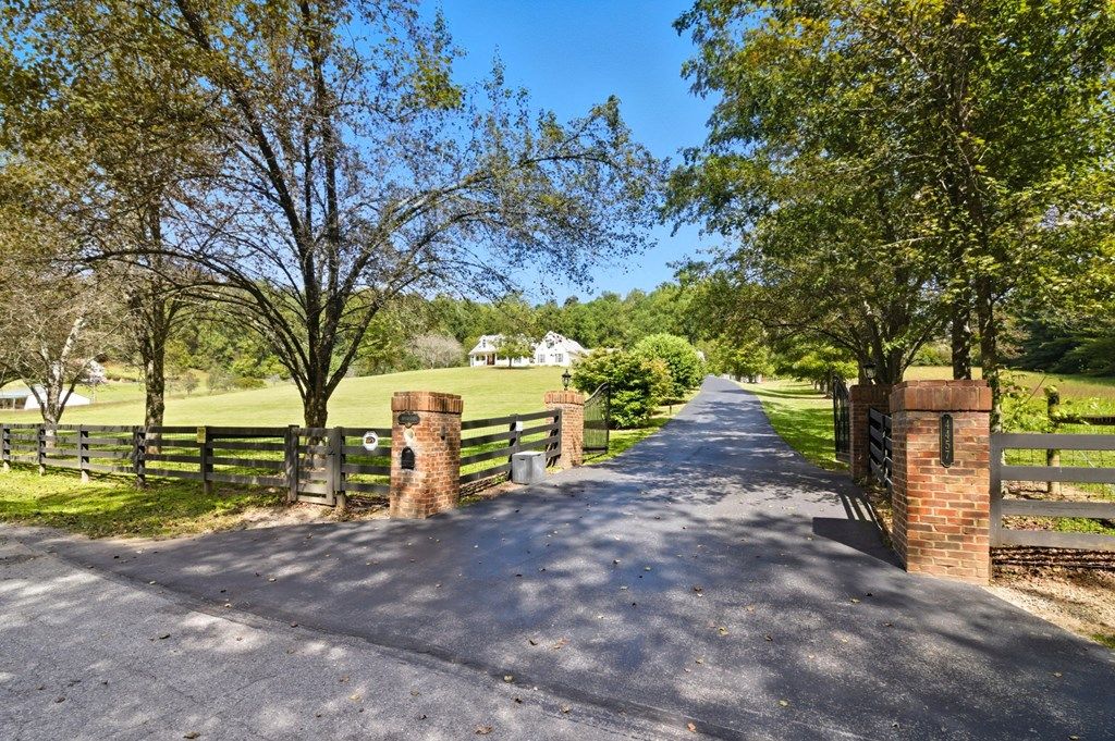 Photo of 4457 Swinging Bridge Rd, Mendota, VA 24270 (MLS # 109519)