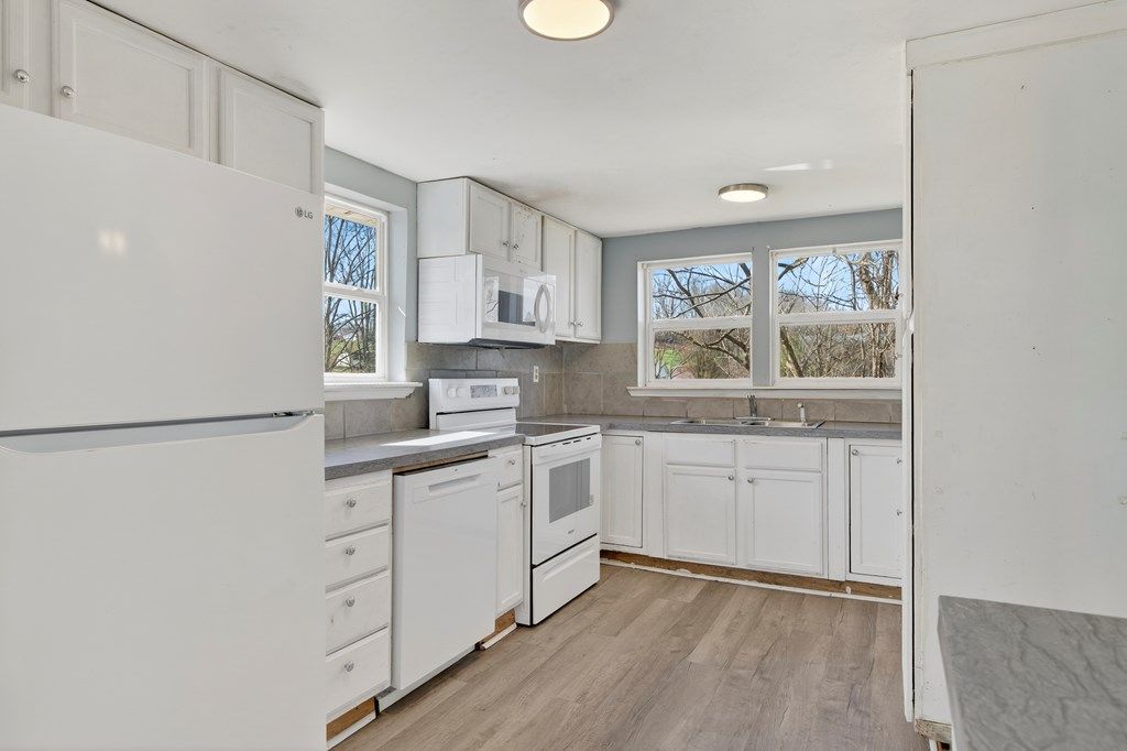 Photo of 239 E Glade St, Glade Spring, VA 24340 (MLS # 109334)