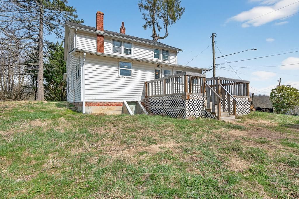 Photo of 239 E Glade St, Glade Spring, VA 24340 (MLS # 109334)