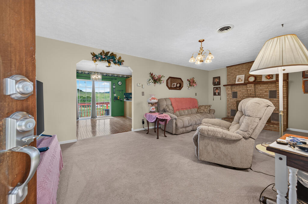 192 Whispering Pines Rd