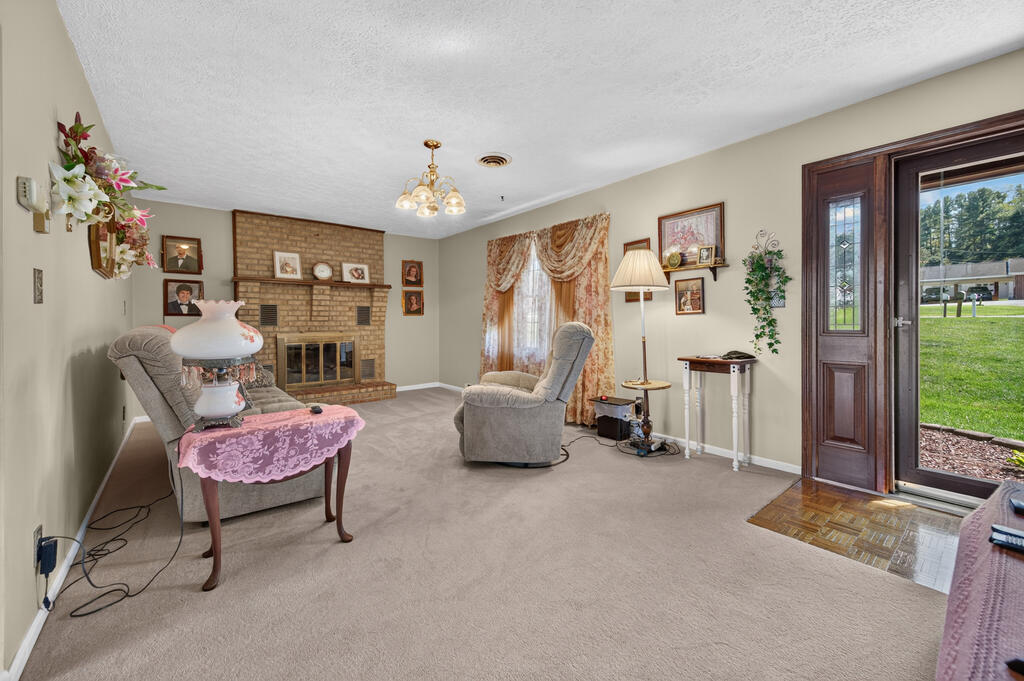 192 Whispering Pines Rd
