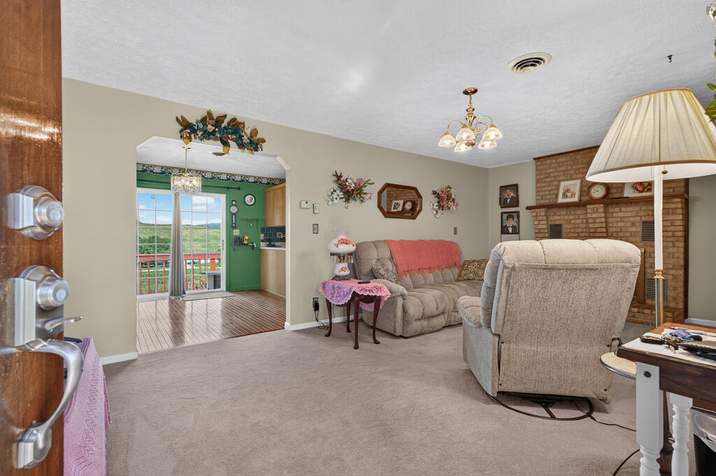 192 Whispering Pines Rd