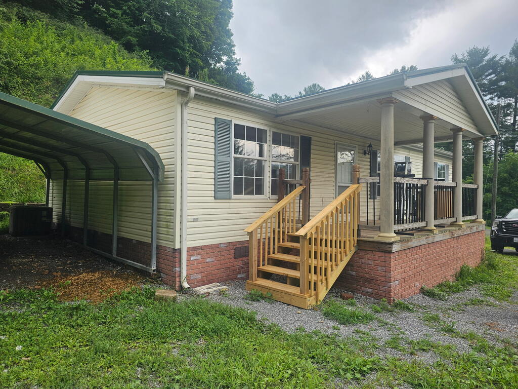 Photo of 1220 Farmer Street, Richlands, VA 24641 (MLS # 111721)