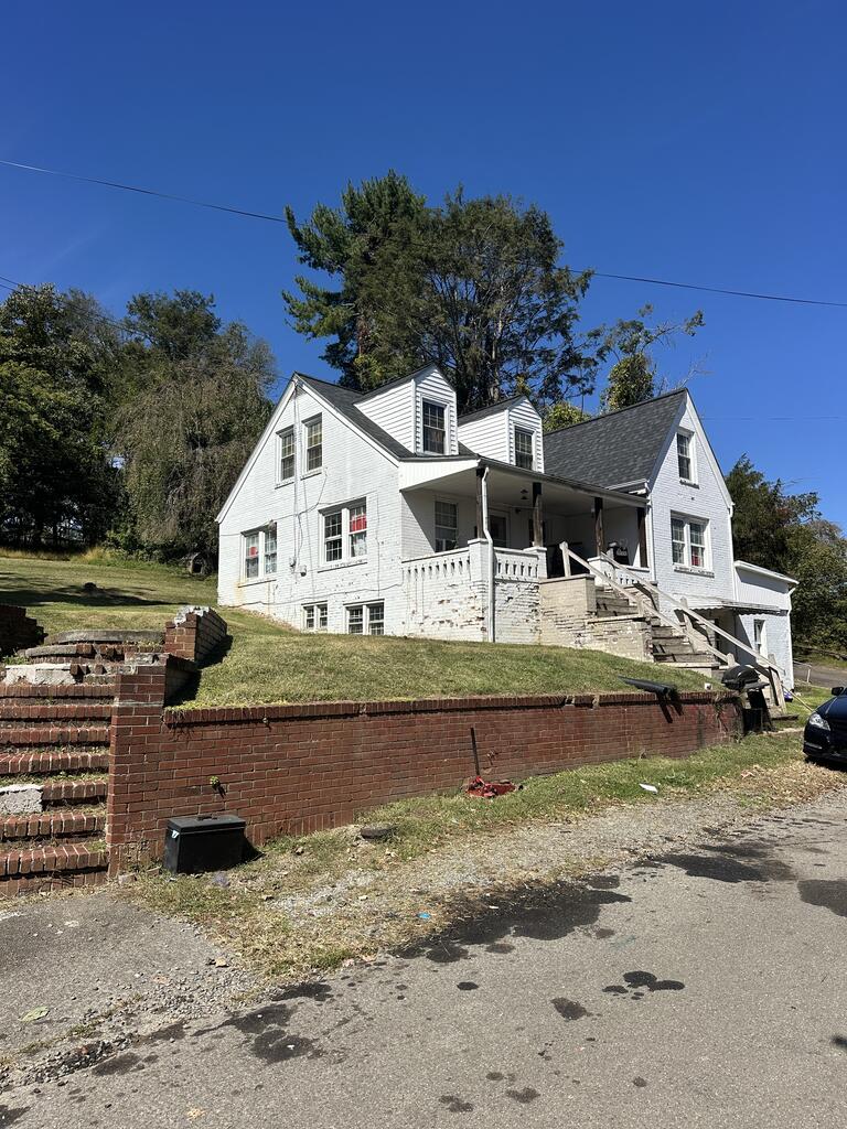 Photo of 215 5th Ave, Galax, VA 24333 (MLS # 112131)