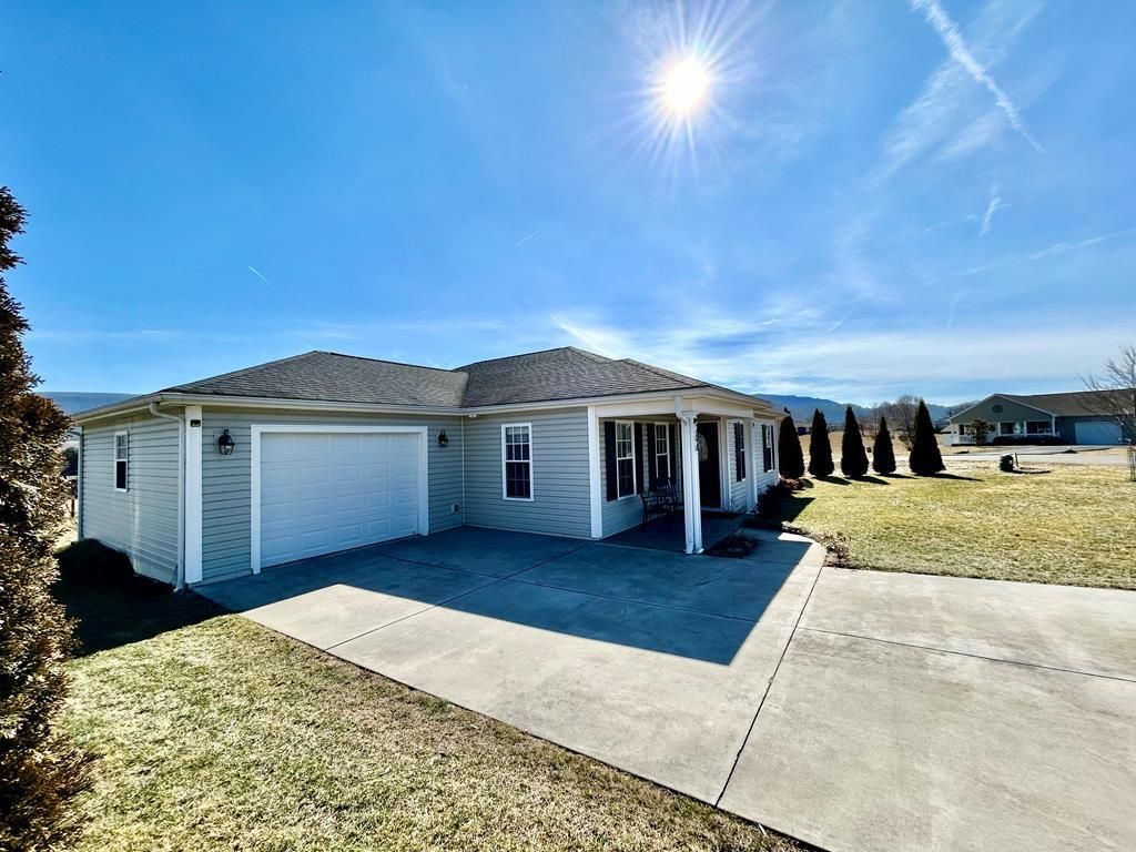 Photo of 206 Ridge Dr, Lebanon, VA 24266 (MLS # 105780)