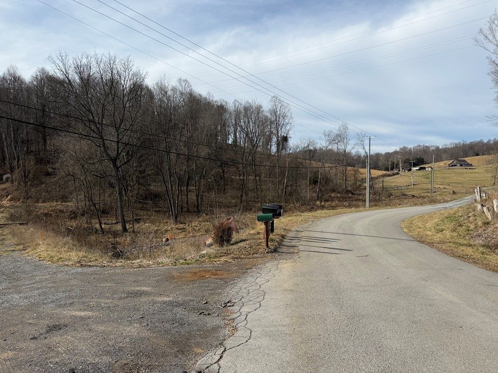 Photo of 7466 Cunningham Rd #na, Bristol, VA 24202 (MLS # 104620)