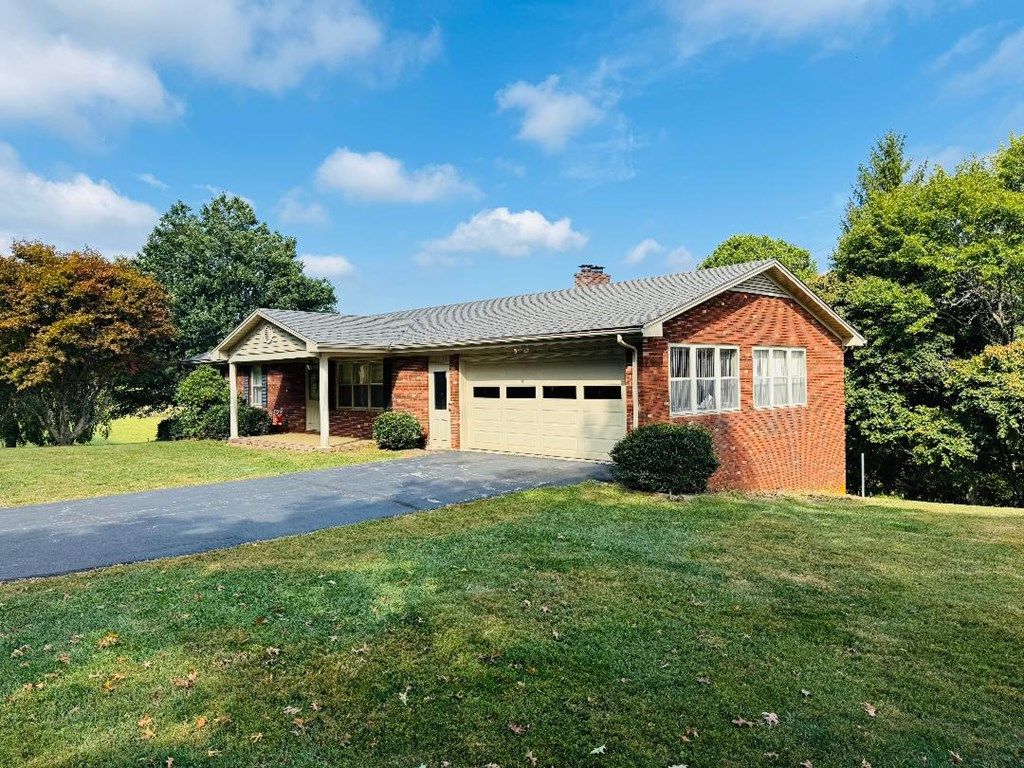 Photo of 5771 Joy Ranch Rd, Woodlawn, VA 24343 (MLS # 103513)