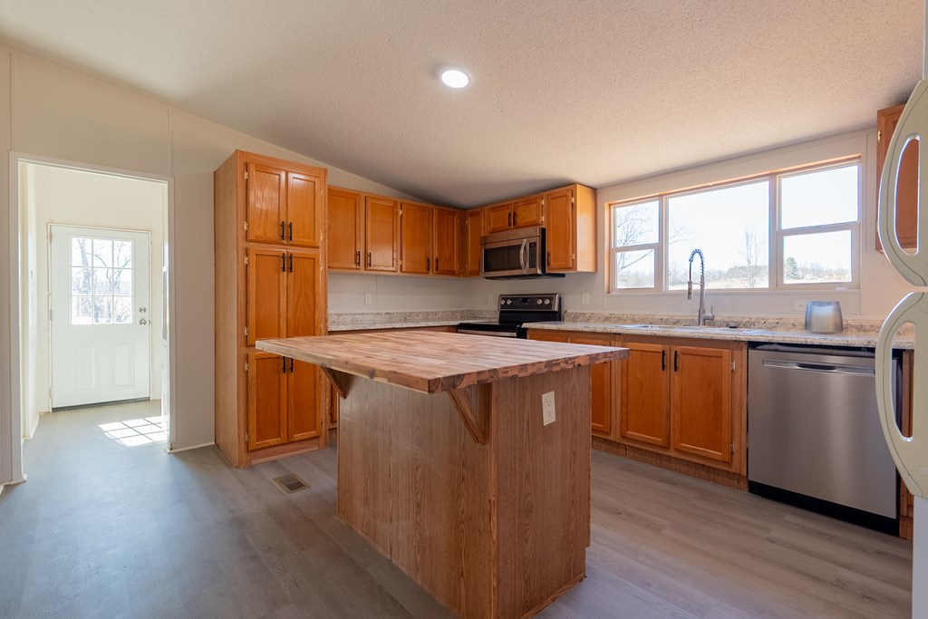 Barren Springs, Virginia 24313, United States, 3 Bedrooms Bedrooms, ,2 BathroomsBathrooms,Residential,Active,76553