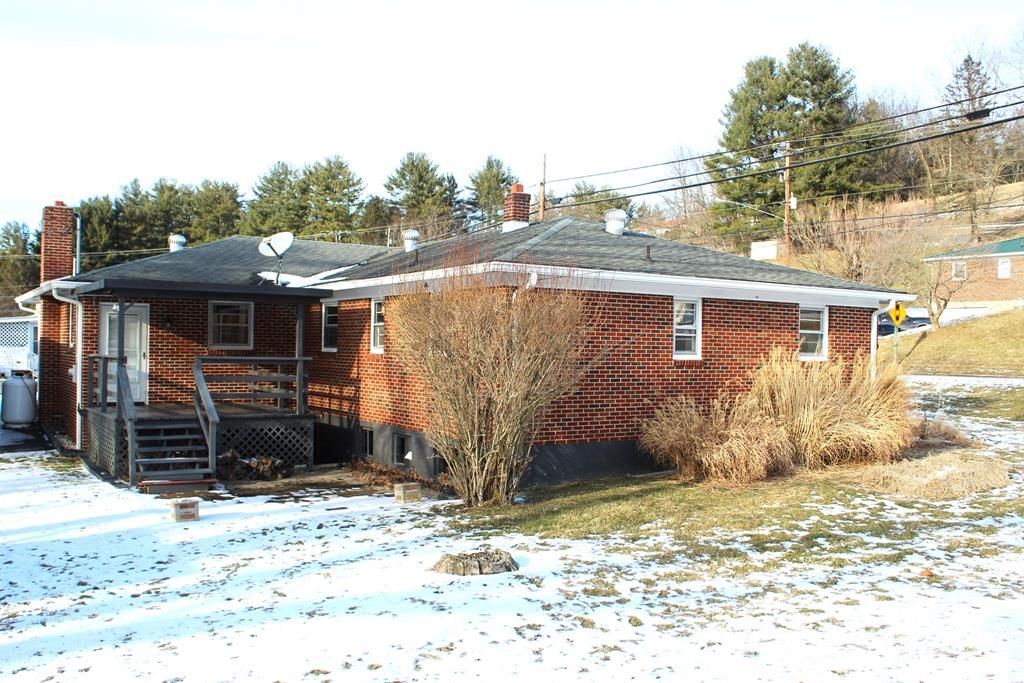 Photo of 349 Freedom Ave, Tazewell, VA 24651 (MLS # 104708)