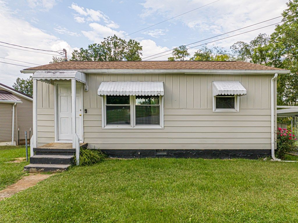 Photo of 250 Crescent Dr, Bristol, VA 24201 (MLS # 103432)