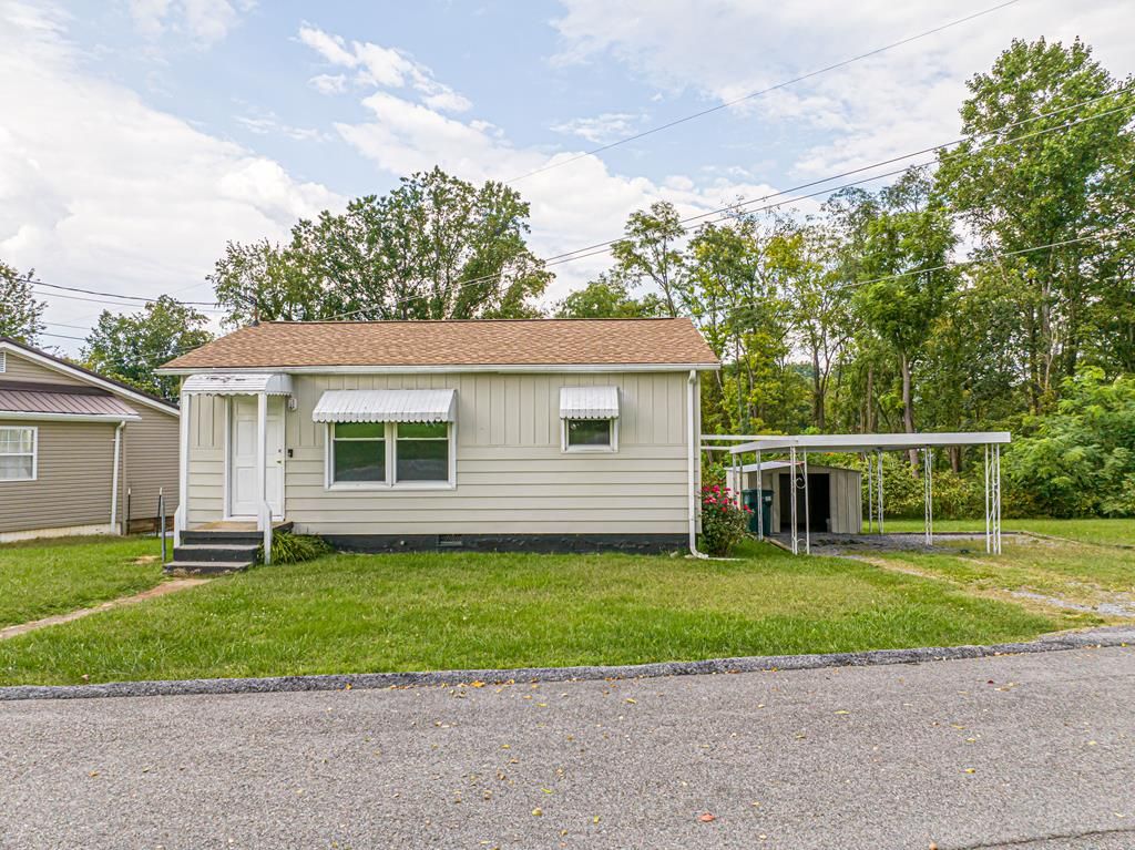 Photo of 250 Crescent Dr, Bristol, VA 24201 (MLS # 103432)