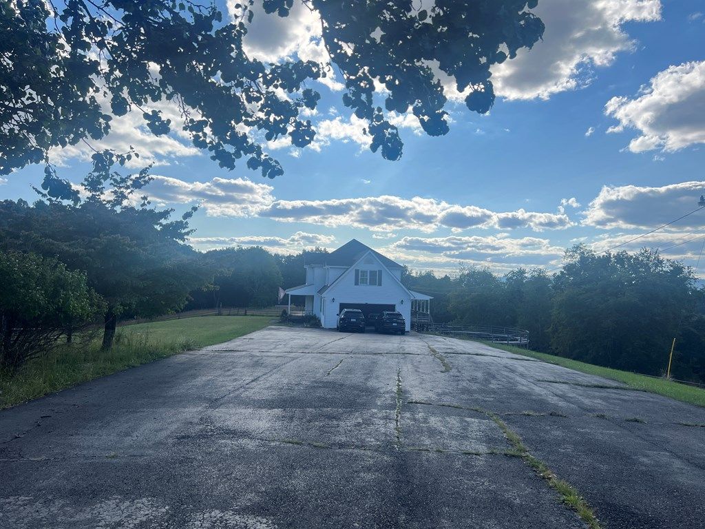 Photo of 653 Todd Hollow Rd, Lebanon, VA 24266 (MLS # 103457)