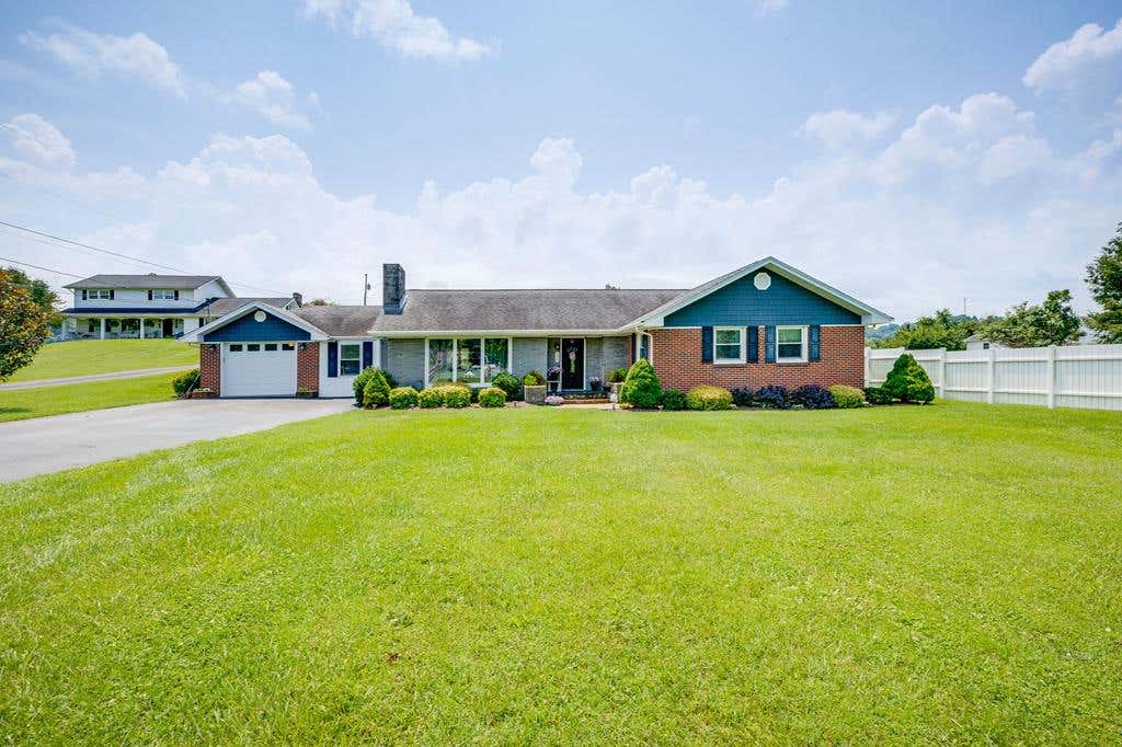 Photo of 206 Pruner Street, Lebanon, VA 24266 (MLS # 111257)