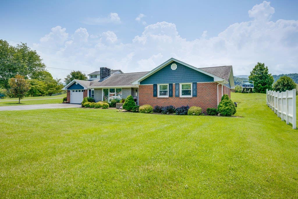 Photo of 206 Pruner Street, Lebanon, VA 24266 (MLS # 111257)