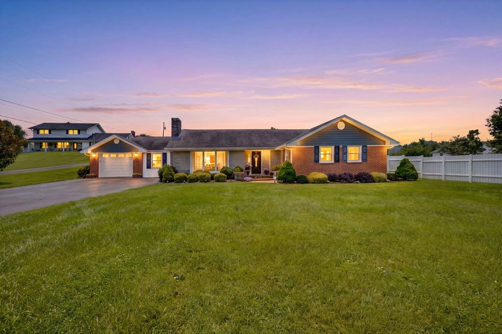 Photo of 206 Pruner Street, Lebanon, VA 24266 (MLS # 111257)