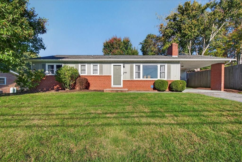 Photo of 16294 Mary St, Abingdon, VA 24210 (MLS # 103764)