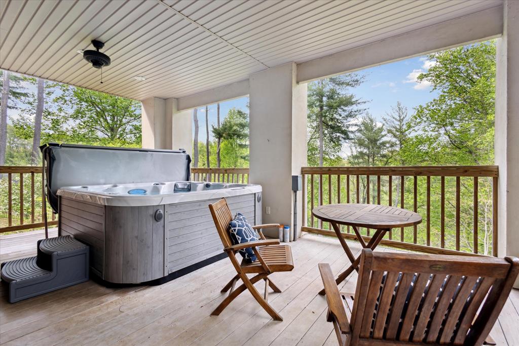 Abingdon, Virginia 24211, United States, 4 Bedrooms Bedrooms, ,3 BathroomsBathrooms,Residential,Active,108818